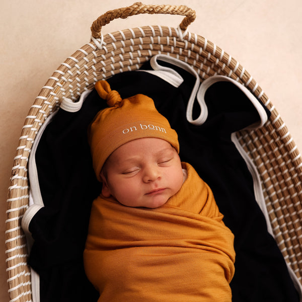 On Bonn Swaddle Marigold with Baby Hat